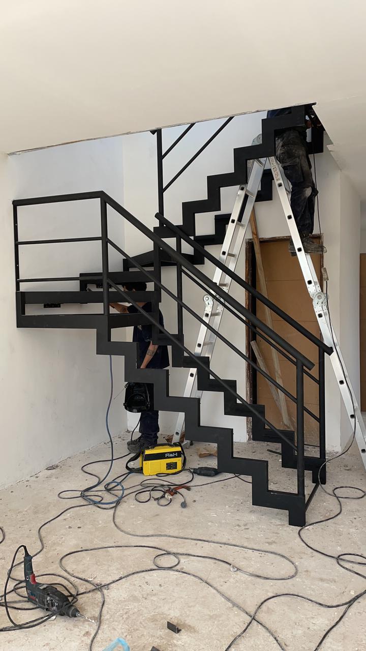 Escalera con descanso